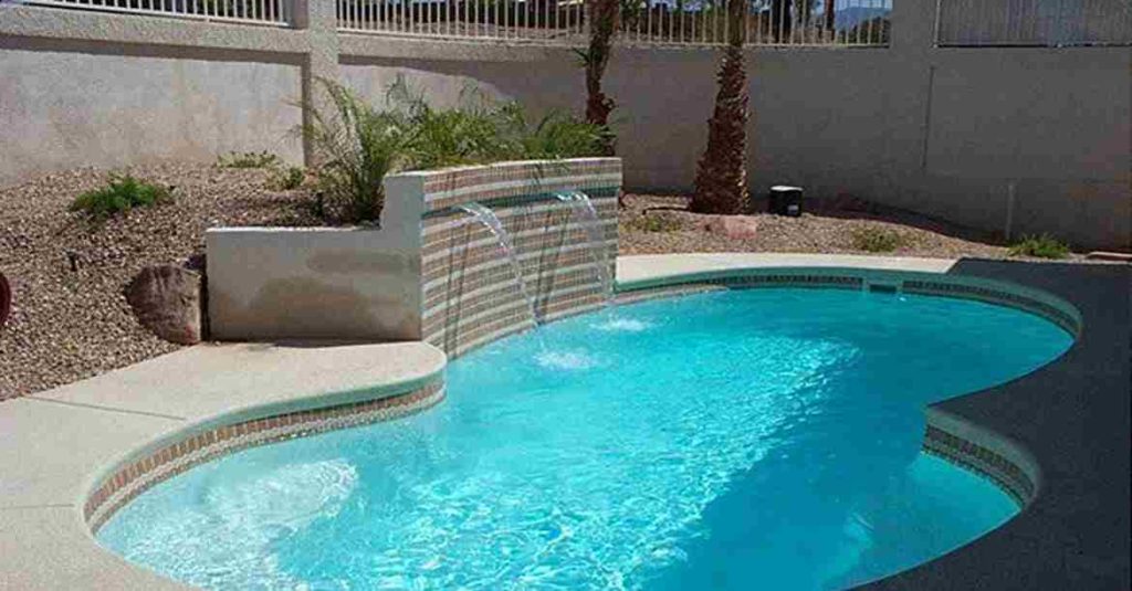 Figure-8s Swimming Pool