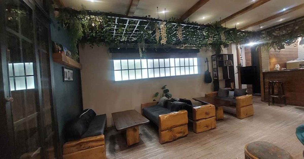 Urban bird cafe